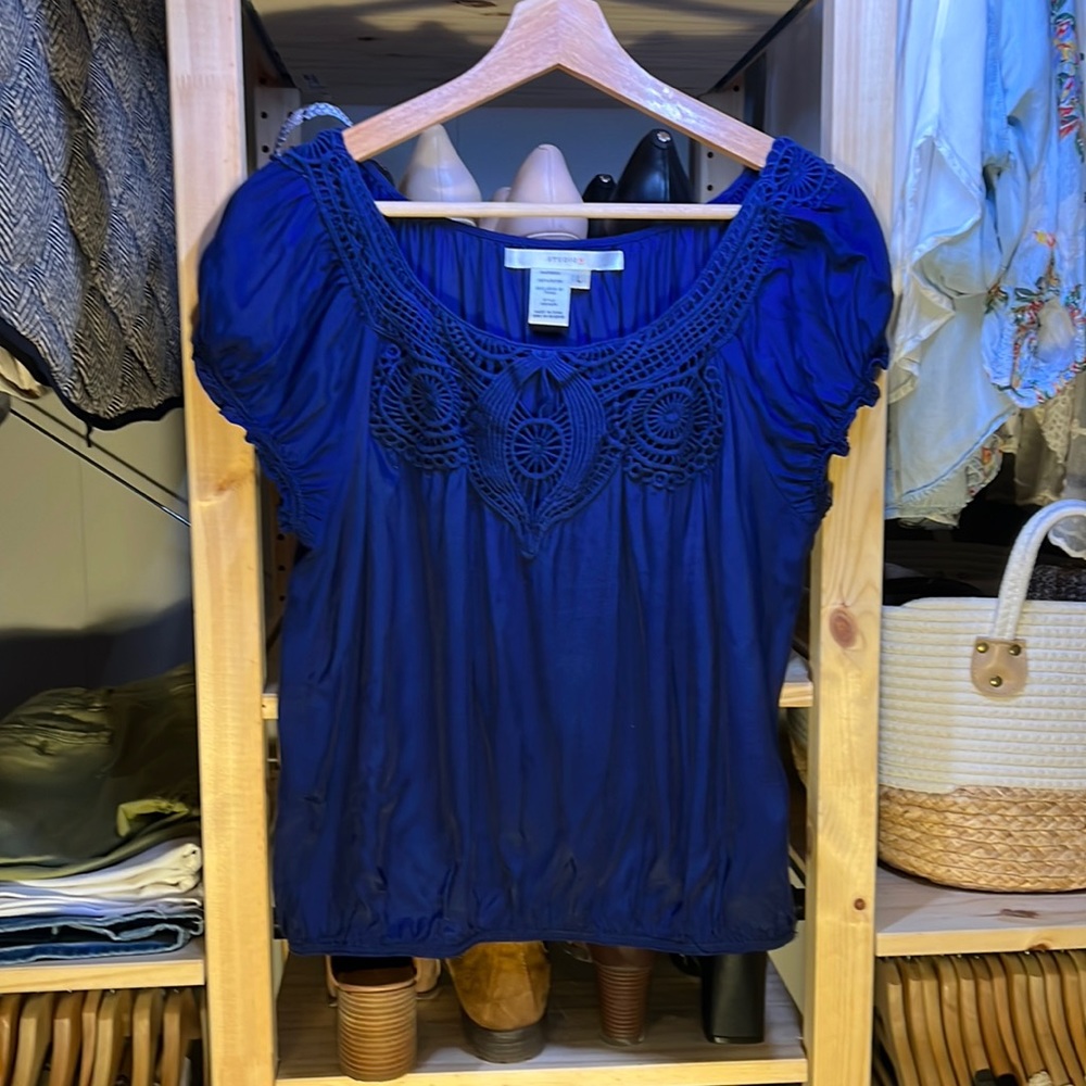 Studio M top